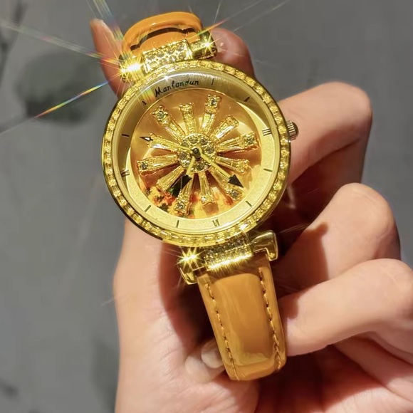 Luxury Gold Crystal Women’s Watch • Sparkling Dial • Elegant Fashion Accessory - Picture 5 of 14